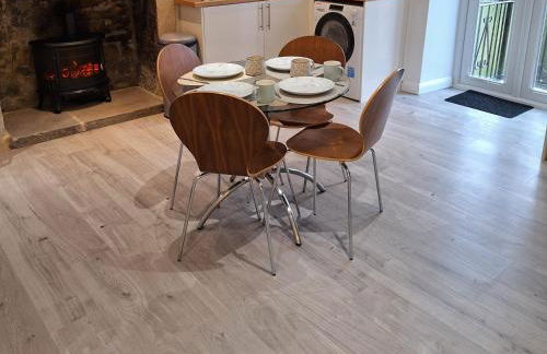 Two-bedroom Cottage - Sandstone Garden Patio - Free Parking - Pets Welcome - Foto 45