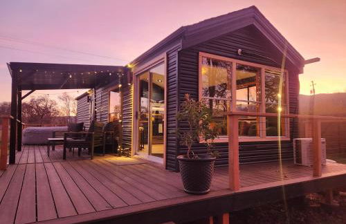 Cozy Covelo Tiny Home - Hot Tub & Oaks - Foto 1