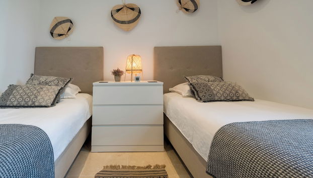 Stylish 3-bed Apt on La Cala Golf 15th Hole View - Foto 4, Habitación