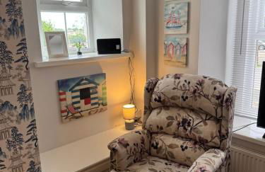 Spacious, sleeps 7, 2 baths, Central Saltash - Photo 5