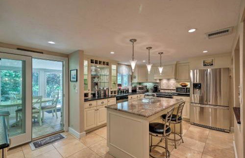 Cape Cod Area Home with Fire Pit Less Than 4 Mi to Beach! - Foto 3