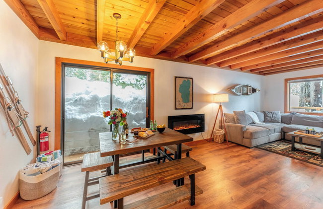 Minutes to Skiing & Lake Hot Tub, Fire Pit, Deck Indigo Owl by Avantstay - Foto 25