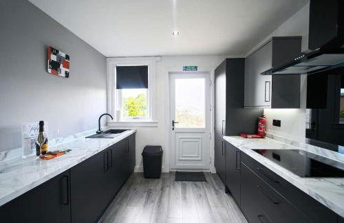 Modern 3 Bedroom Apartment - Photo 8