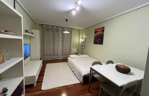 Casita con patio y piscina entre el mar y montañas - Foto 4