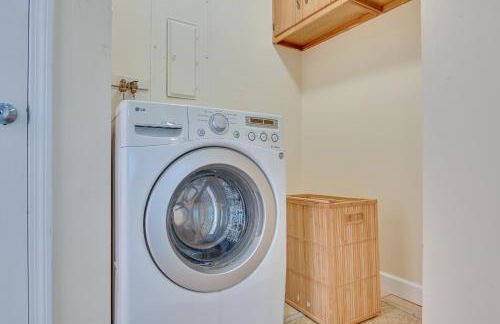 Lake George Townhome with Deck 2 Mi to The Outlets! - Foto 13