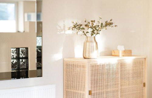 Luxus City Apartment - für Gruppen & Familien mit Whirlpool, Terrasse & Grill - Top Lage - Foto 8