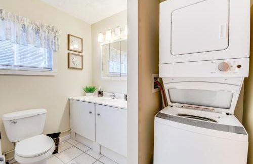 Charming and Cozy Cabin Near Lake Champlain! - Foto 17