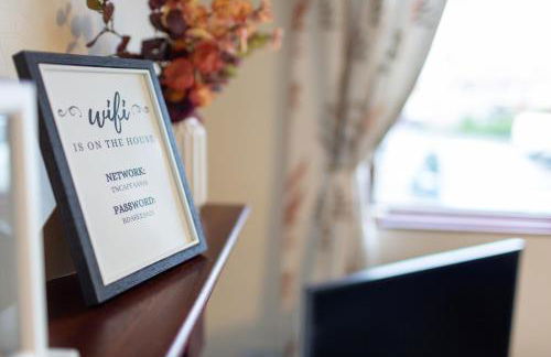 Adrian House, near Hospital, easy parking + garden - Foto 30