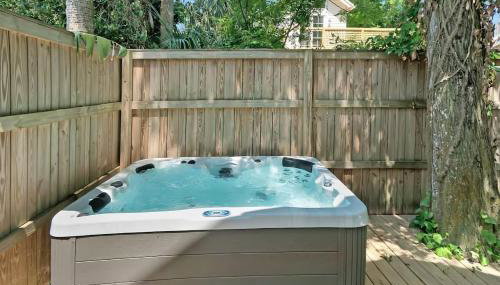 Downtown Home with Hot Tub, BBQ, Near Ice Plant! - Foto 2