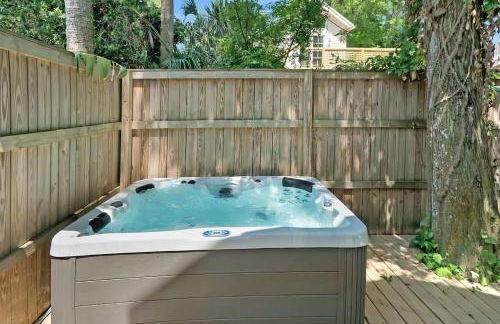 Downtown Home with Hot Tub, BBQ, Near Ice Plant! - Foto 2