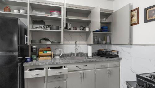 Pony Express 1BR | Pets OK + Laundry | Blue Door - Foto 5