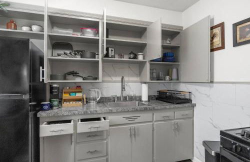 Pony Express 1BR | Pets OK + Laundry | Blue Door - Foto 5