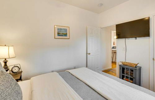 Walk to Beach Keansburg Home with Patio and Fire Pit! - Foto 14