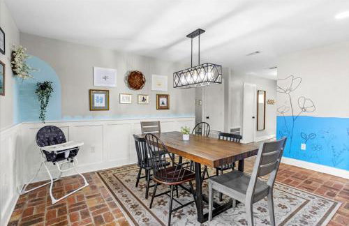 Ranch Home Gem 5BR Home Sleeps 12 with Game Room - Foto 17