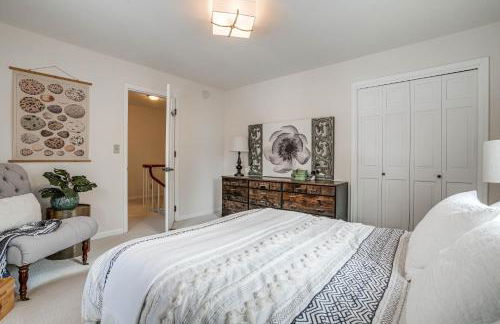 Family Fun on Lake Bemidji! Spacious Home with Yard - Foto 30