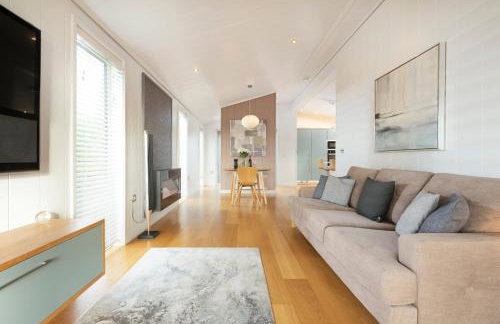 Charterhouse, Strawberryfield Park - Photo 2