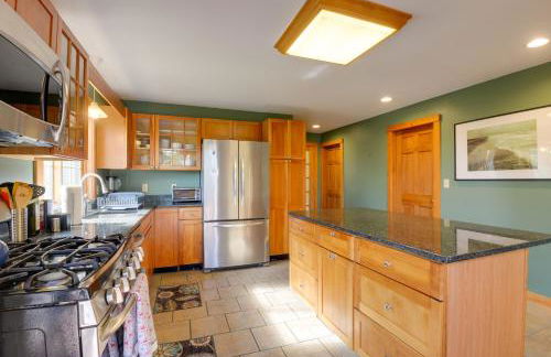 Charming Putney Home Porch, Grill and Hiking Trails - Foto 9