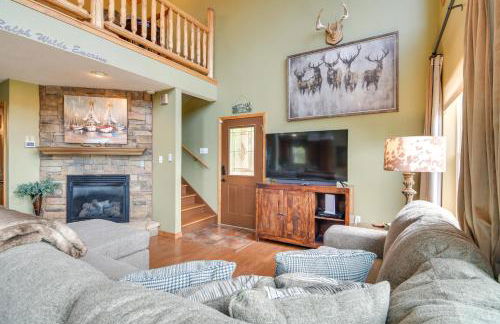 Hot Tub and Fire Pit! Lake-View Home in Blue Eye - Foto 7