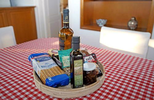 A View from the Attic Window. Kyparissia, Messinia - Foto 14