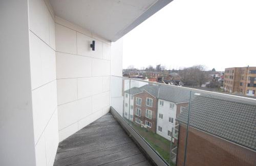 Midland Apartment I 1-min walk to town centre & station I 8-mins to airport I private balcony - Foto 8