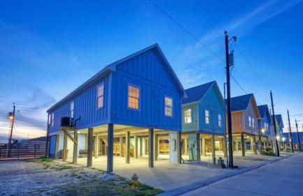 Group Getaway w/ Pool, Boat Dock 2 Homes Laguna Village Retreat by Avantstay - Foto 100