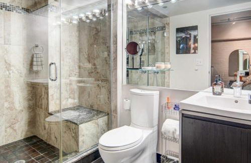 Waterfront Cleveland Apt about 1 Mi to Downtown - Foto 14