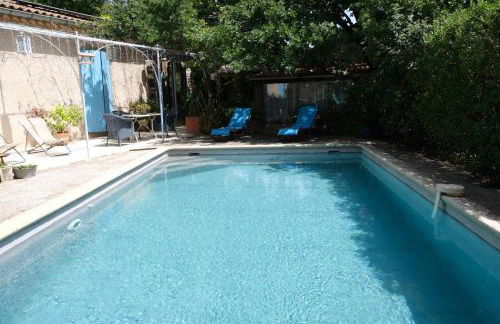 jolie location, maison avec piscine et joli jardin fleuri, à oppède dans le luberon en provence – 6 personnes - Foto 2