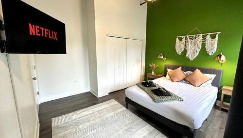 Modern 3BR in South Loop with Optional Parking and Gym Access Near McCormick Place, Chinatown and Soldier Field - Foto 2, wardrobe