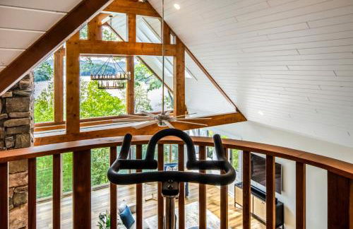 Stunning 4BR Retreat, Deck, Ping Pong, Near Marina - Foto 14