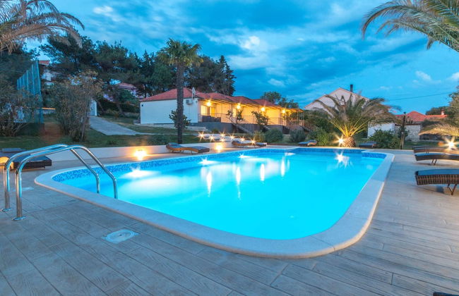 Luxury Holiday Home in Bibinje near Sea - Foto 18