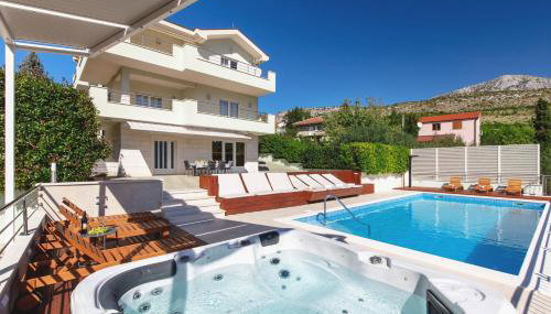 Luxury Villa Lovric with private heated pool, Jacuzzi, Sauna and private tavern - Foto 3