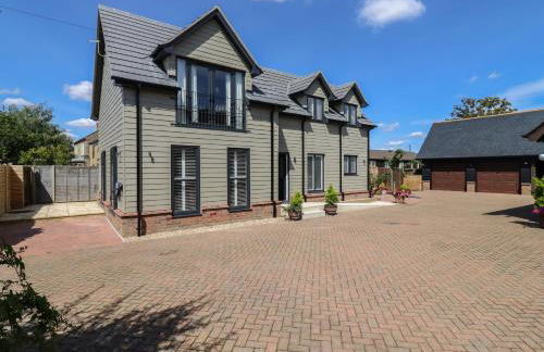 Wellington Cottage - Photo 1