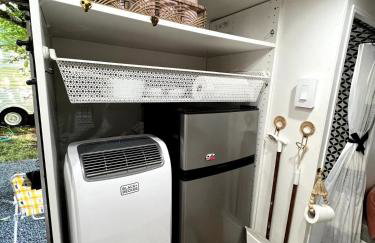 Vintage Shasta Camper for the best of NYC Glamping - Foto 15