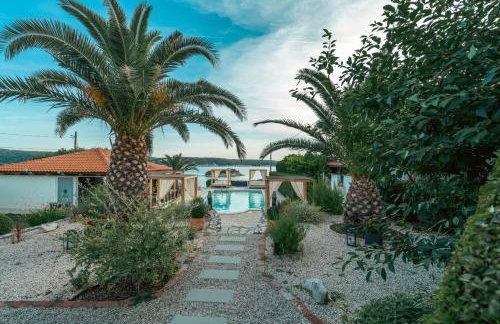 Apartments by the Beach with Pool and Lounge Beds - Miral Apartments - Foto 7