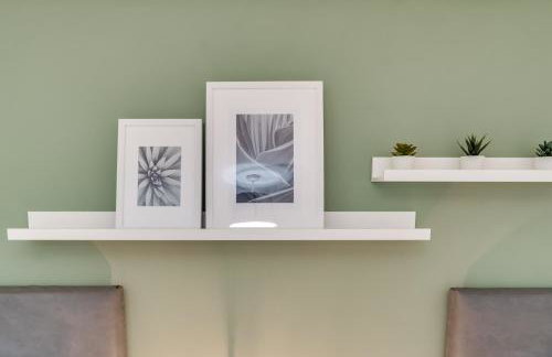 Chic and Bright Apartment Near the Water - Photo 25