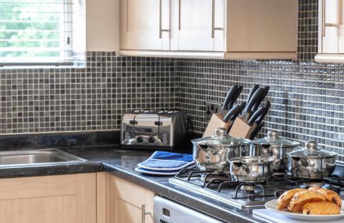 4 bed home, driveway parking ideally located in Latchford, Warrington - Executive St Marys House - Foto 17