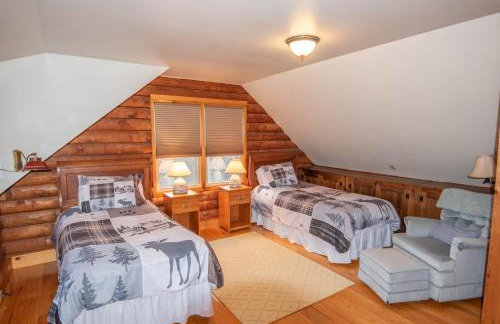 Mountain Top Cabin! Hot tub, Fireplace, Dog Friendly - Photo 24