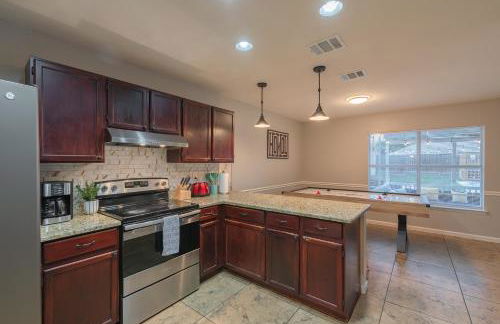 Luxury 5BR House with Pool by SeaWorld & Lackland - Foto 16