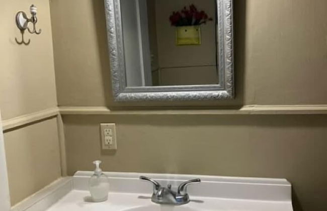 Cozy and Private Retreat - Photo 14