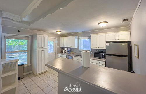 The Updated Aviator - Minutes to Everything Wichita Falls, TX - Foto 18