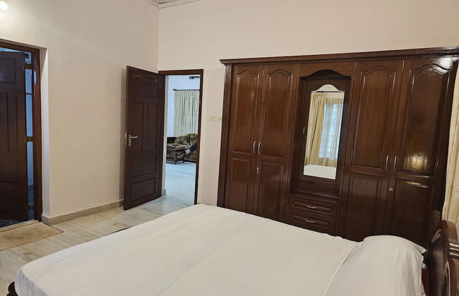 De Royale Summit Home Stay - Photo 4