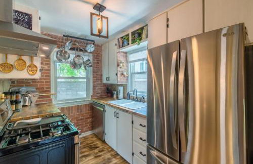 Italian Style in Old Town with Private Hot Tub - Photo 13