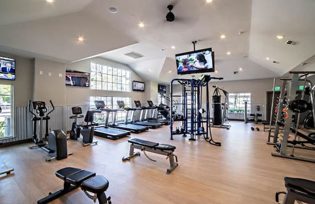 Spacious 2BR King Suite w Gym Pool Close to DT - Foto 6