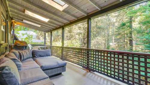 13 Mi to Beach! Forest Brook Creekfront Cabin - Foto 3