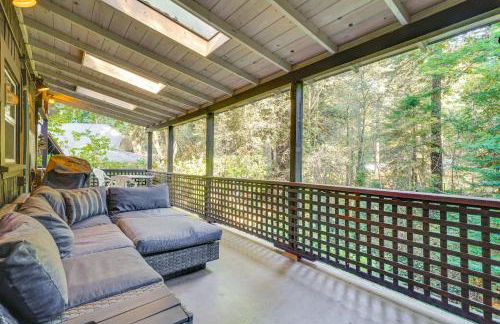 13 Mi to Beach! Forest Brook Creekfront Cabin - Foto 3