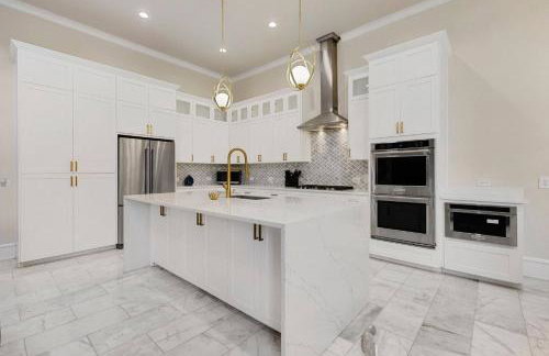 Luxury Oak Lawn Home | Game Room, Parking, Balcony - Foto 4