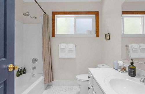 Artsy Retreat - Woodstove Grill and Patio - Foto 11