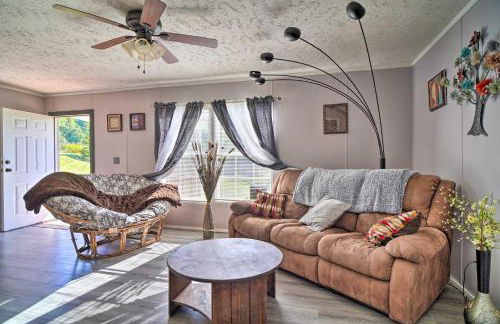 Bring Your Pets! Midway Abode with Yard and Fire Pit - Foto 5