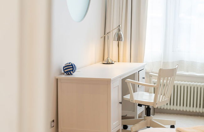 JOIVY Stunning 5-Bed Boathouse On The River Thames - Foto 3