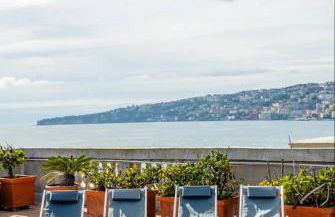 Rooftop in front of the Castle - Photo 6